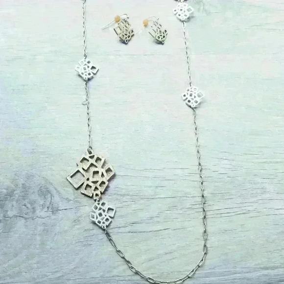 Geometric Costume Jewelry Necklace and Earrings pair set - Picture 3 of 6